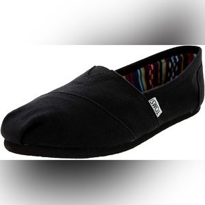 Black womens Tom’s size 8.5, new without tags, never worn.